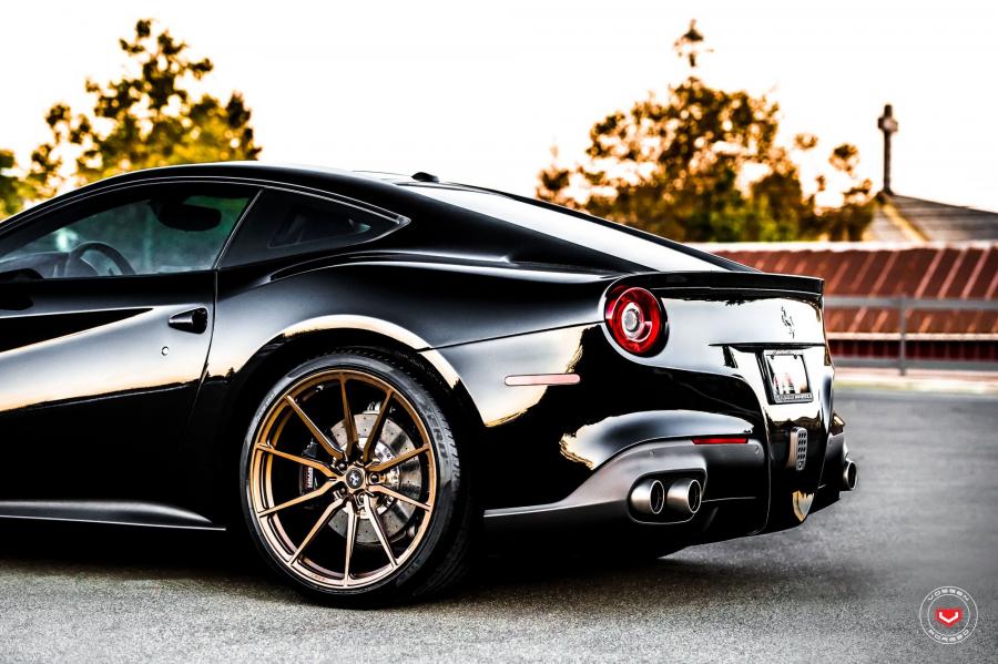 Детали экстерьера Ferrari F12berlinetta on Vossen Wheels (M-X2) 2019 года  (фото 12 из 15)
